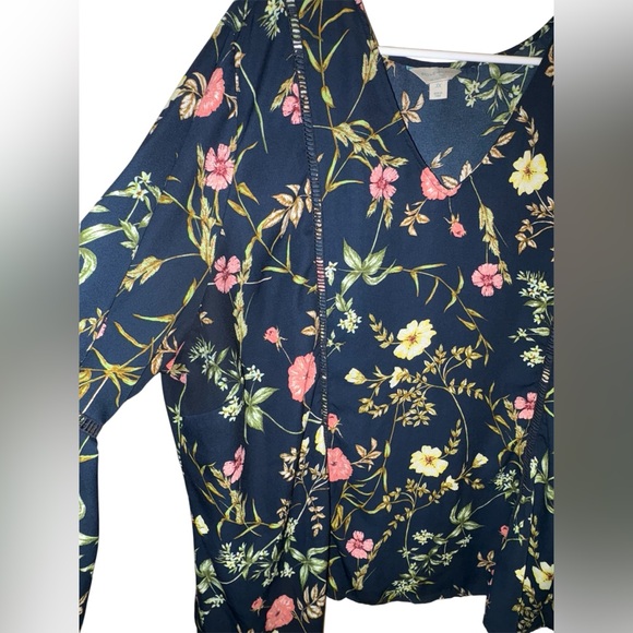 Belle and Sky Women’s Navy Floral Blouse 3X - Picture 3 of 7